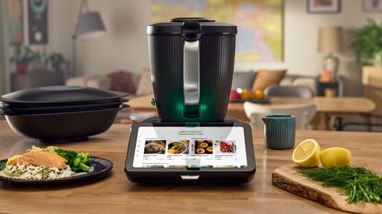 Tm7 on a bench with food platter